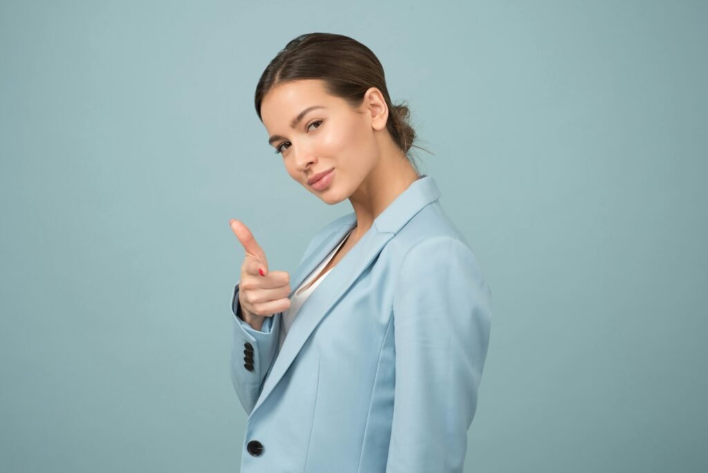 Fashion and Mood: How Your Clothes Affect Your Energy and Confidence 2 Fashion and Mood: How Your Clothes Affect Your Energy and Confidence 2